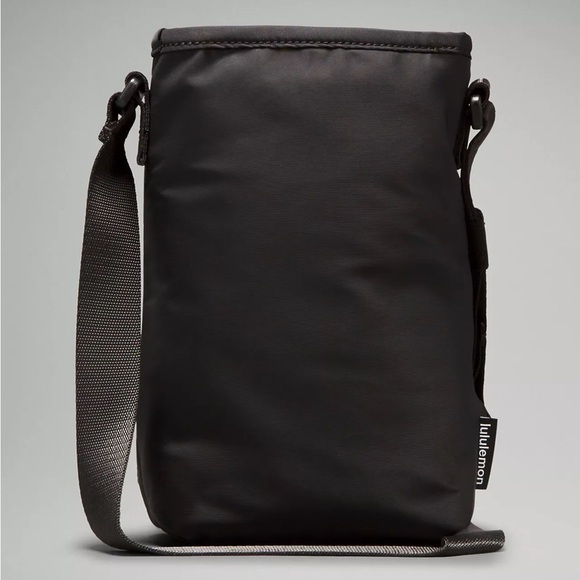 Lululemon Water Bottle Crossbody with Front Pocket 2L- Black - Picture 6 of 8